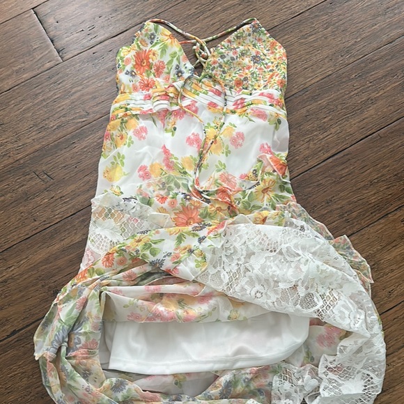 Floral Maxi Dress with Lace Accents - Picture 3 of 5